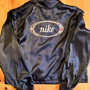 Black Nike jacket with buttons, pocket and drawstring enclosure. Small juniors.